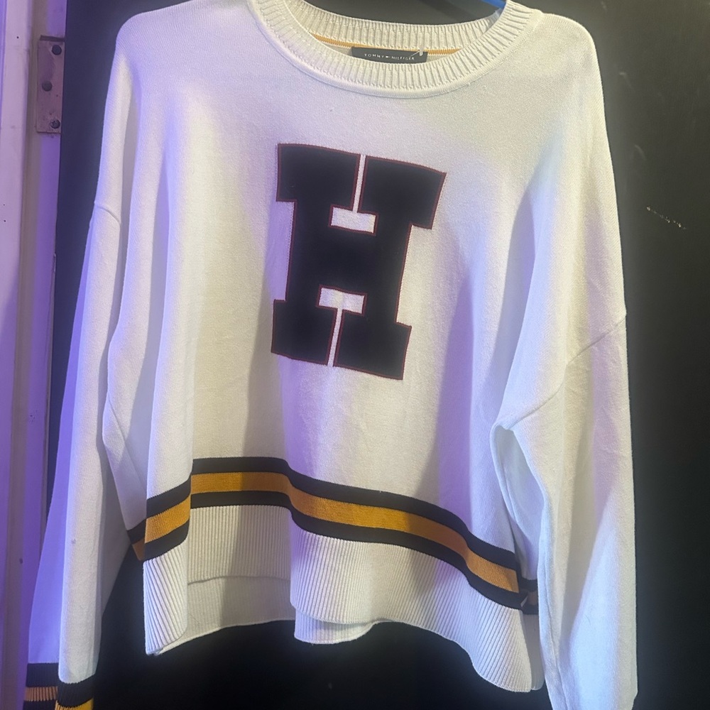 Tommy sweater